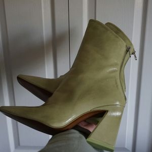 L'intervalle "Lizzo" green boots